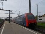 S-Bahn Zurich Re 450 110-2 ''Hittnau'' am 25.4.2010 in Winterthur-Gr�ze, wo sie auf den Thurbo aus dem T�sstal wartet. Danach f�hrt diese DPZ-Dotra wieder nach Seen um als S12 nach Brugg zu fahren.