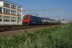 S-Bahn Zurich Re 450 096-3 erreicht am 16.7.10 an der Spitze einer S 3 Z�rich Altstetten. Die Lok tr�gt einen bis ganz nach hinten durchgehenden blauen Anstrich.