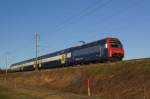 Re 450 057-5 n�hert sich am 15.1.12 mit einer S ...