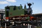 Sachsische I K 23.08.2009. Die s�chsische I K Nr-54 auf dem Laufsteg beim 19. Heizhausfest in  Chemnitz. Gut zu sehen die Heberleinbremse. Der gesamte Zug wird �ber das auf dem Dach gef�hrten Drahtseil gebremst. Jeder Wagen mu� in dieses Seil eingehakt werden (jeder Wagen hat ein Seil, das �ber die gesammte Dachl�nge reicht). �ber mehrere Hebel und Gelenke wird die Bremswirkung auf die R�der der Wagen umgelenkt.