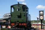 Sachsische I K 23.08.2009. Die s�chsische I K Nr-54 auf dem Laufsteg beim 19. Heizhausfest in  Chemnitz. Gut zu sehen die Heberleinbremse. Der gesamte Zug wird �ber das auf dem Dach gef�hrten Drahtseil gebremst. Jeder Wagen mu� in dieses Seil eingehakt werden (jeder Wagen hat ein Seil, das �ber die gesammte Dachl�nge reicht). �ber mehrere Hebel und Gelenke wird die Bremswirkung auf die R�der der Wagen umgelenkt.