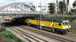 Schienenschleifzuge Etwas abseits vom Trierer HBf steht abgestellt eine Schienenschleifmaschine LG 48 II von Loram.
Als Zuglok dient die 110 139 der DB Systemtechnik.