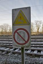 Warnschild vor Elektrischer Spannung. ...  Julian 18.01.2012