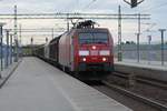 Wer in der Öresundregion Urlaub macht, darf sich nicht wundern wenn einem eine DB-Lok über den weg fährt. Die Lok EG3101 gehört zu DB Cargo Danmark Services (vormals DB Schenker Rail Scandinavia) und durchfährt am 07.07.2017 den Bahnhof Malmö Syd mit einem Güterzug in Richtung Öresund/Dänemark.