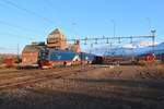 Hoch im Norden sind die Tage schon Mitte Oktober sehr kurz.Am Nachmittag des 11.10.2019 durchfährt eine IORE mit einem Erzzug nach Narvik Vassijaure, den nördlichsten Bahnhof in Schweden.