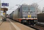 Hectorrail 241.004  R2D2  kam am 17.04.2012 mit einem KLV-Zug in Richtung Wunstorf durch Dedensen-Gmmer.