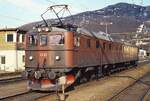 Mitte Mai 1988 wurden neben wenigen Dm2 und den EL 15 der NSB ausschließlich die dreiteiligen Dm3 der SJ vor den Erzzügen von Narvik nach Kiruna eingesetzt. Hier pausiert die Dm3 1221 im Bahnhof Narvik. 