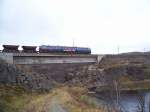 Endlich kommt wieder eine Dm3 mit einen leeren Erzzug aus Richtung Narvik und fhrt ber die 2.Betonbrcke, aufgenommen am 10.10.2006