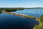 Am 24.06.2022 ist der Green Cargo 42502 bei Björnsjö auf der Stambanan genom övre Norrland in Richtung Luleå unterwegs.