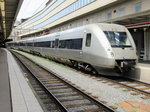 SJ 3000 (S-SJ 94 74 455 3345-0 X55A) bei der Einfahrt in den Bahnhof Stockholm Central am 21. Juni 2016.