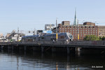 Kurzer X 40 in Stockholm auf der Fahrt über die Eisenbahnbrücke kurz nach dem Hauptbahnhof.