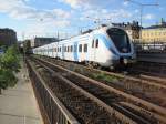 7.7.2010 19:17 SJ X60 der Stockholmer S-Bahn (Pendeltg) aus Mrsta nach Sdertlje Centrum auf dem sdlichen Teil der Centralbron in Richtung des Sderledstunneln.