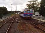 3214 mit Regionalzug 7139 Uddvalla-Bors auf Bahnhof Vnersborg am 13-7-2000.