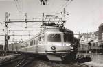 SJ - Ein Yoa2 elektr. Triebzug, der Siljan Express, kommt aus Mora oder Rttvik in Stockholm Centralen an. Sommer 1960 -  Foto J.J. Barbieux.