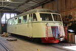 Abgestellter Triebwagen am 02.07.2022 im großen Schuppen in Anten. Er gehört der Anten-Gräfsnäs Järnväg die hier eine Museumsbahn betreiben. 