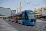 CAF Urbos AXL 467 mit der Werbung für NICKS, auf der Linie 7, fährt zur Haltestelle T-Centralen.