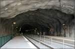 Felsstation -

Tvärbanan, Station  Årstadal . Blick in den Tunnelteil der Haltestelle. Ähnlich wie bei vielen Stockholmer T-Bahnstationen wurde der Fels hier nur mit einer Schicht Spritzbeton überzogen. Der etwa 400 Meter lange Tunnel führt hinauf nach Årstaberg. 

Leider ist hier das Originalbild verloren gegangen.

19.08.2007 (M)