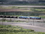 Blick vom Stadtrand von Kiruna in Richtung Bahngleise im Bereich des Erzbergwerkes, zu sehen sind  IORE 104, 109 und 121 am 22.