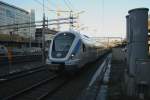 Triebwagen X60 6008 der SL (Storstockholms Lokaltrafik) am 15.12.2008 bei der Einfahrt in den Stockholmer Hauptbahnhof.