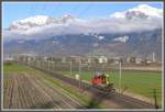 Tm Unterhaltsfahrzeug bei Zizers mit Falknis 2562m und Vilan 2376m im Hintergrund.