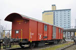 Montagewagen Xs 40 85 95 47 722-0, ist beim Basler Rheinhafen abgestellt.