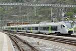 Der RABe 528 117  Brig-Glis  mit RABe 528 103 am 8.4.24 bei der Einfahrt in den Bahnhof Brig.