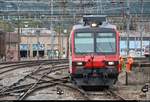 Während Gleisbauarbeiten erreicht RBDe 4/4 (ABt NPZ DO [...] CH-SBB) der S-Bahn Aargau (SBB) als S23 von Baden (CH) nach Langenthal (CH) den Bahnhof Olten (CH) auf Gleis 9.