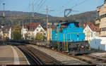 Stadler Eea 936 131 am 19. Oktober 2018 bei der Durchfahrt im Bahnhof Baden auf dem Rückweg von Zollikofen, wo ein neuer Worbla-Zug für den RBS abgeliefert wurde, nach Bussnang.