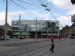 Empfangsgebude des neumodischen Berner Hauptbahnhofs, welcher direkt in der City von Bern liegt.