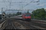 Re 460 101 erreicht am 30. Mai 2015 mit einem IC über den Lorraineviadukt den Bahnhof Bern.
Das Bild entstand von der Einstiegsplattform des BCFe 4/6 736 der BLS-Stiftung aus.