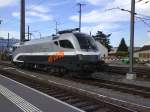 Eine BR 1016 mit RAILJET WERBUNG ( Spyrit of Salzburg )durchfhrt am 14.06.07 den Bahnhof Buchs/SG
