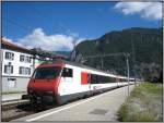 Am 23.07.2008 verlt dieser SBB-IC nach Bern mit Steuerwagen voran den Bahnhof Interlaken-West. Die Lok, Re 460 094 war in der Mitte des Zugs eingestellt.