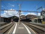 Blick auf die Bahnsteige und die Halle vom Bahnhof in Lausanne.