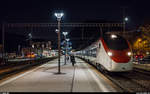 SBB Giruno RABe 501 008 zusammen mit einem weiteren Giruno am Abend des 11.