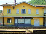 Melide, alte, renovierte Bahnhofsgebäude. Melide, am Luganersee, Kanton Tessin, ist bekannt für  Swissminiatur , ein Freilichtmuseum, das eine miniaturisierte Schweiz präsentiert - 26.06.2011