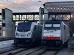 Br 187 006 von Railpool mit der Br 186 104 die die BLS Cargo bei Railpool gemietet hat, am 28.1.18 beim Bhf Spiez.