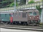 Hoffentlich bleiben diese urigen BLS Loks noch eine Zeit lang erhalten: Re 4/4 169  Bnigen  fotografiert beim Rangieren im Bahnhof von Spiez am 28.07.08.
