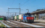Eem 923 021 mit ein paar Güterwagen zur Zustellung am 15. März 2017 im Bahnhof Winterthur Grüze.