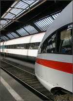 Zwei Schnelle für den Fernverkehr -    ICE-T und ICN im Züricher Hauptbahnhof.