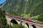 Ein ETR 610 der FS fährt als EC 18 (Milano Centrale - Zürich HB), über die mittlere Meienreussbrücke.