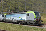 Siemens Vectron 475 404-0 fährt auf dem Verbindungsgleis Richtung Bahnhof Interlaken Ost.