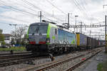 Siemens Vectron 475 415-6 der BLS durchfährt den Bahnhof Pratteln.