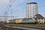 Siemens Vectron 475 411-5 der BLS durchfährt den Bahnhof Pratteln. Die Aufnahme stammt vom 20.04.2020.