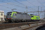 Doppeltraktion, mit den BLS Loks 475 418-0 und 465 018-0 durchfährt den Bahnhof Pratteln. Die Aufnahme stammt vom 25.03.2021.