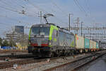 Siemens Vectron 475 412-3 durchfährt den Bahnhof Pratteln. Die Aufnahme stammt vom 02.03.2022.