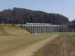 BLS - RE von Bern nach nach La Chaux de Fonds unterwegs auf dem Viadukt bei Gümmenen am 24.03.2018