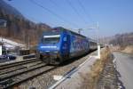 SBB Re 460 007-8 Amag mit IC 1089 bei Mlenen, am 11.2.08