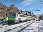 Fotografisch reizvoll, betrieblich kaum wirtschaftlich: die Re 4/4 II (ex. SBB) mit A, B und BDt im Regionalverkehr auf der BLS Südrampe, hier in Hohtenn am 17. November 2007.