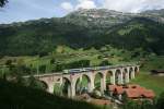 BLS-RE Ltschberg Brig - Bern, gefhrt durch einen EW-III-Pendel,  auf dem Kanderviadukt bei Frutigen.