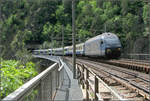 . Nicht nur für Züge -

... auch Wanderer können den Bietschtalviadukt der Lötschberg-Südrampe nutzen.

19.05.2008 (J)